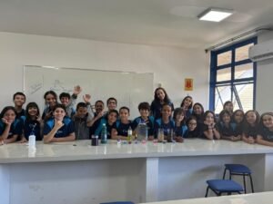 Na Prática Laboratorial, o 6º ano colocou a mão na terra para aprender Ciência de verdade.