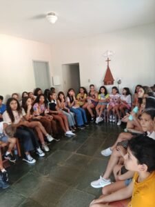 O 5º ano A,B e C viveu um momento especial de reflexão no encontrinho com Jesus.